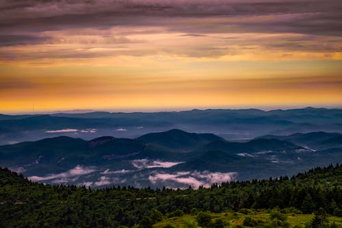 多云的天空山脉的风景 · 免费素材图片