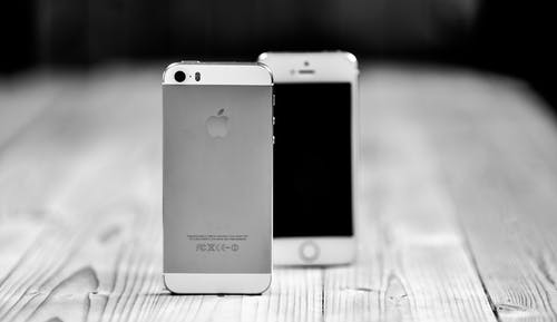 银色iphone 5s · 免费素材图片