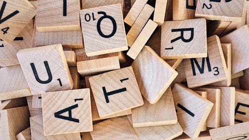 堆拼字游戏字母 · 免费素材图片