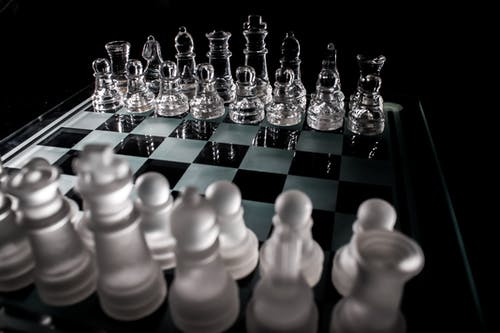 玻璃国际象棋棋盘组 · 免费素材图片