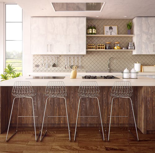 厨房台面前的四个灰色吧凳 · 免费素材图片