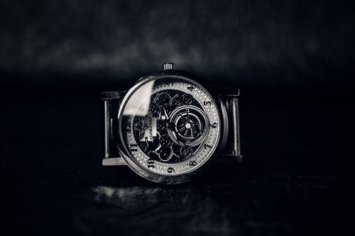 圆形骷髅手表 · 免费素材图片
