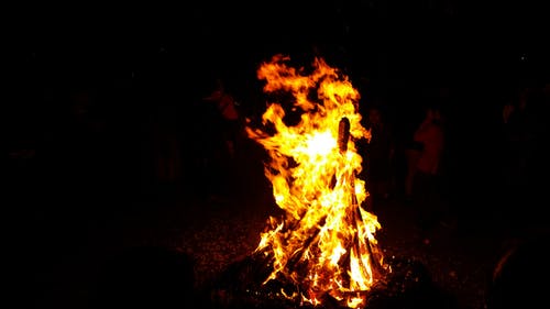 燃烧的木柴 · 免费素材图片