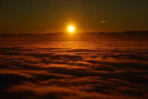 日落时的戏剧性天空风景 · 免费素材图片