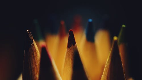 各种颜色的彩色铅笔的特写照片 · 免费素材图片
