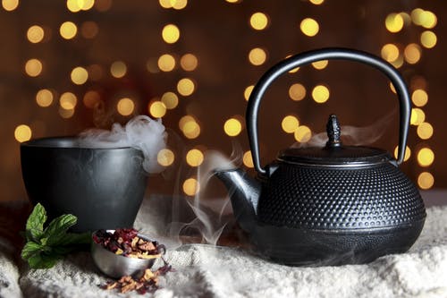 黑茶壶的特写 · 免费素材图片