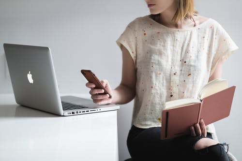 有关MacBook, 可携式, 女人的免费素材图片