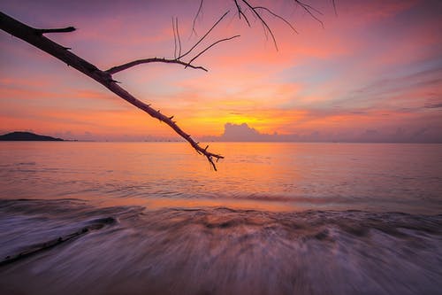 日落期间的水体 · 免费素材图片