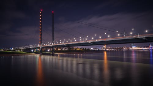 灰色混凝土桥 · 免费素材图片
