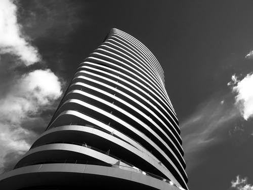 高层建筑的低角度照片 · 免费素材图片