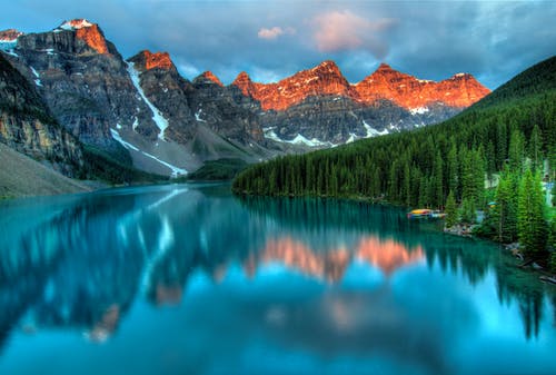 湖泊和山脉 · 免费素材图片