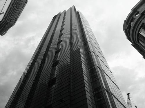 混凝土高层建筑的蠕虫眼光 · 免费素材图片