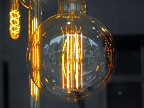 透明玻璃灯泡 · 免费素材图片