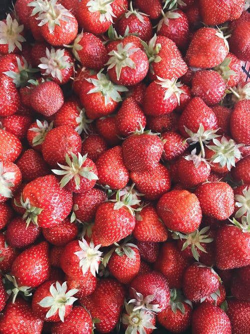 红草莓水果很多 · 免费素材图片