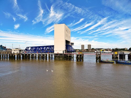 桥梁与建筑 · 免费素材图片