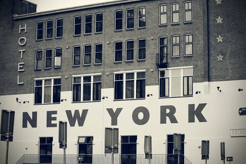 纽约酒店的灰度摄影 · 免费素材图片