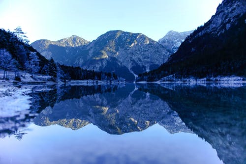 湖和绿山 · 免费素材图片