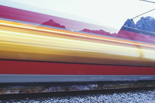 超速火车延时摄影 · 免费素材图片