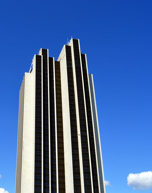 灰色高层建筑 · 免费素材图片