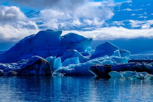 多云的天空下的冰川 · 免费素材图片