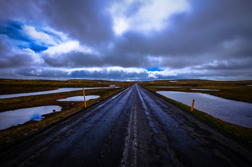 被水包围的道路 · 免费素材图片