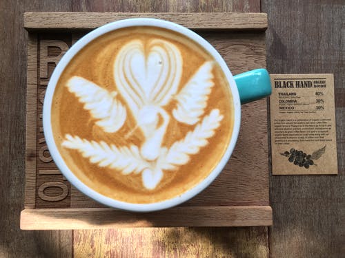 杯卡布奇诺咖啡 · 免费素材图片