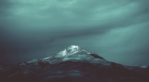 黑青色山 · 免费素材图片