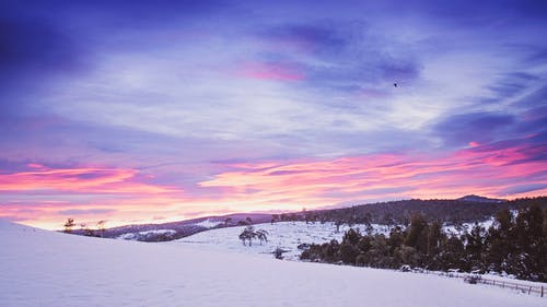 橙色的夕阳和雪场 · 免费素材图片