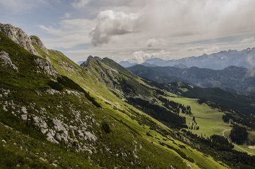 鸟瞰山景摄影 · 免费素材图片