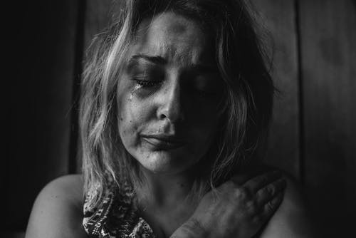 女人哭 · 免费素材图片