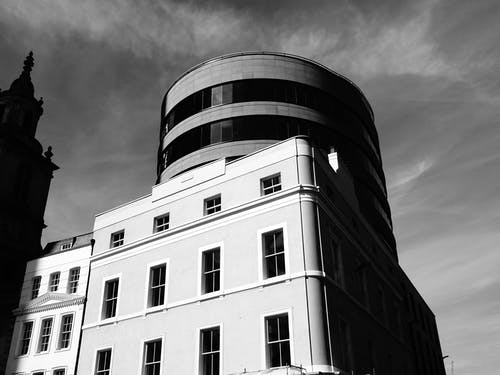 机构的灰度照片 · 免费素材图片