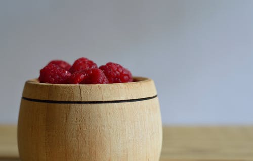 碗红色水果 · 免费素材图片