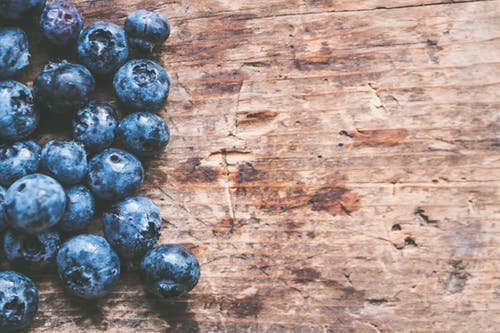 蓝莓平躺摄影 · 免费素材图片