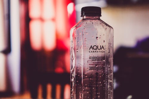 空的水塑料瓶 · 免费素材图片