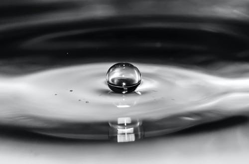 灰度水滴 · 免费素材图片