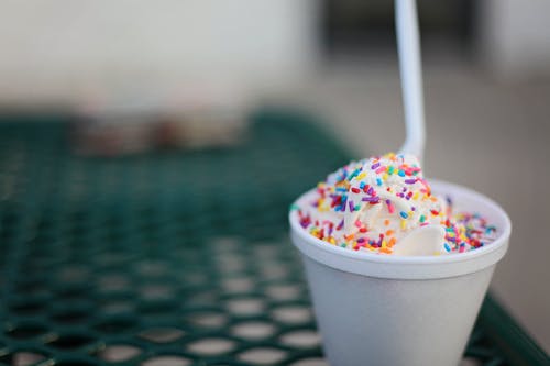 杯冰淇淋洒 · 免费素材图片