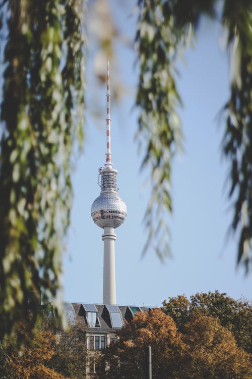 灰尖的大厦 · 免费素材图片