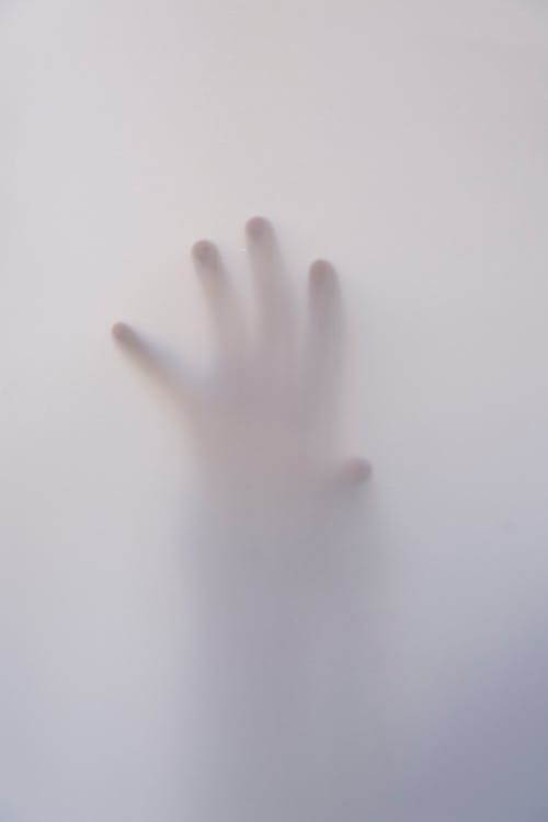人的手触摸墙 · 免费素材图片
