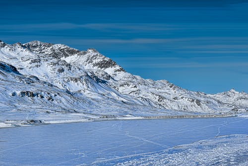 白雪覆盖的山 · 免费素材图片