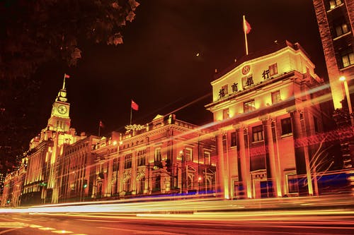 夜间钟楼的延时摄影 · 免费素材图片