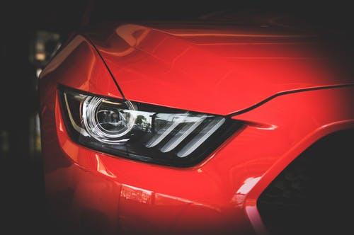 红色汽车头灯 · 免费素材图片