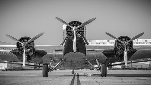 灰色飞机 · 免费素材图片