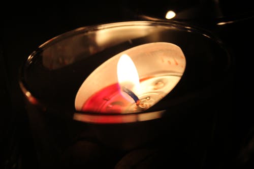 选择性聚焦摄影香薰蜡烛 · 免费素材图片