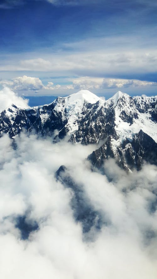 山与雪的鸟瞰图 · 免费素材图片