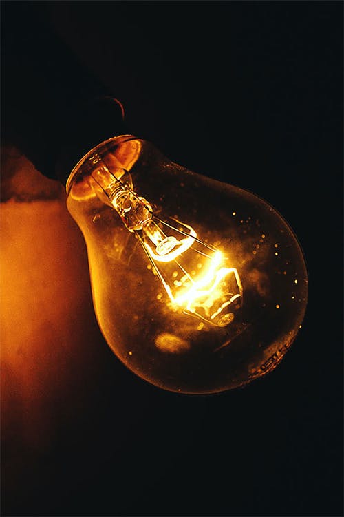 照明的灯泡的特写摄影 · 免费素材图片