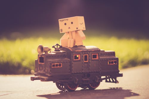 玩具火车上的danboard · 免费素材图片