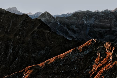 落基山在灰云下 · 免费素材图片