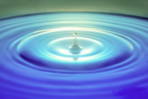 水滴的微距摄影 · 免费素材图片