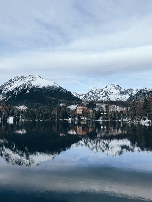 俯瞰山与雪的景色 · 免费素材图片