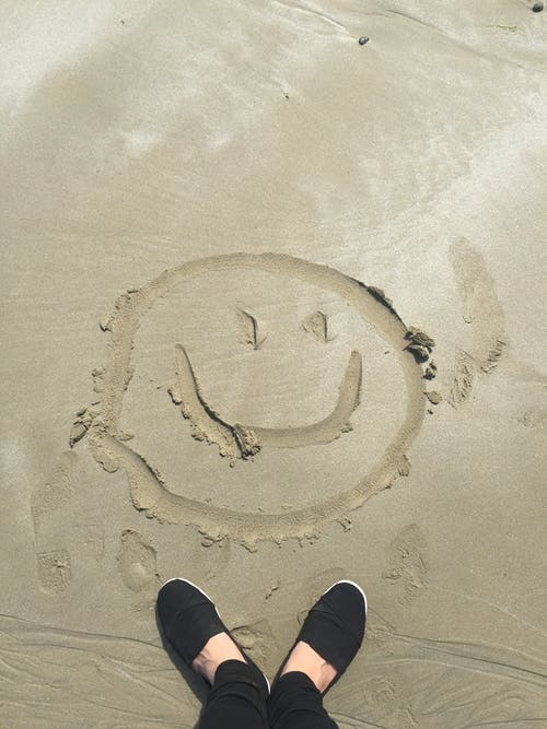在沙滩上的笑脸绘图 · 免费素材图片